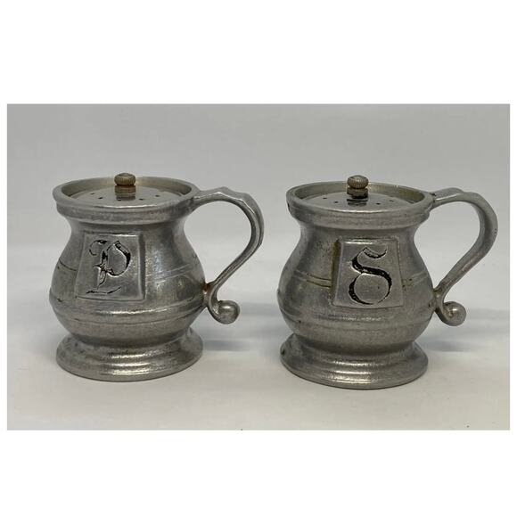Wilton Armetale Plough Tavern Satin Pewter Salt & Pepper Shakers - Picture 2 of 10